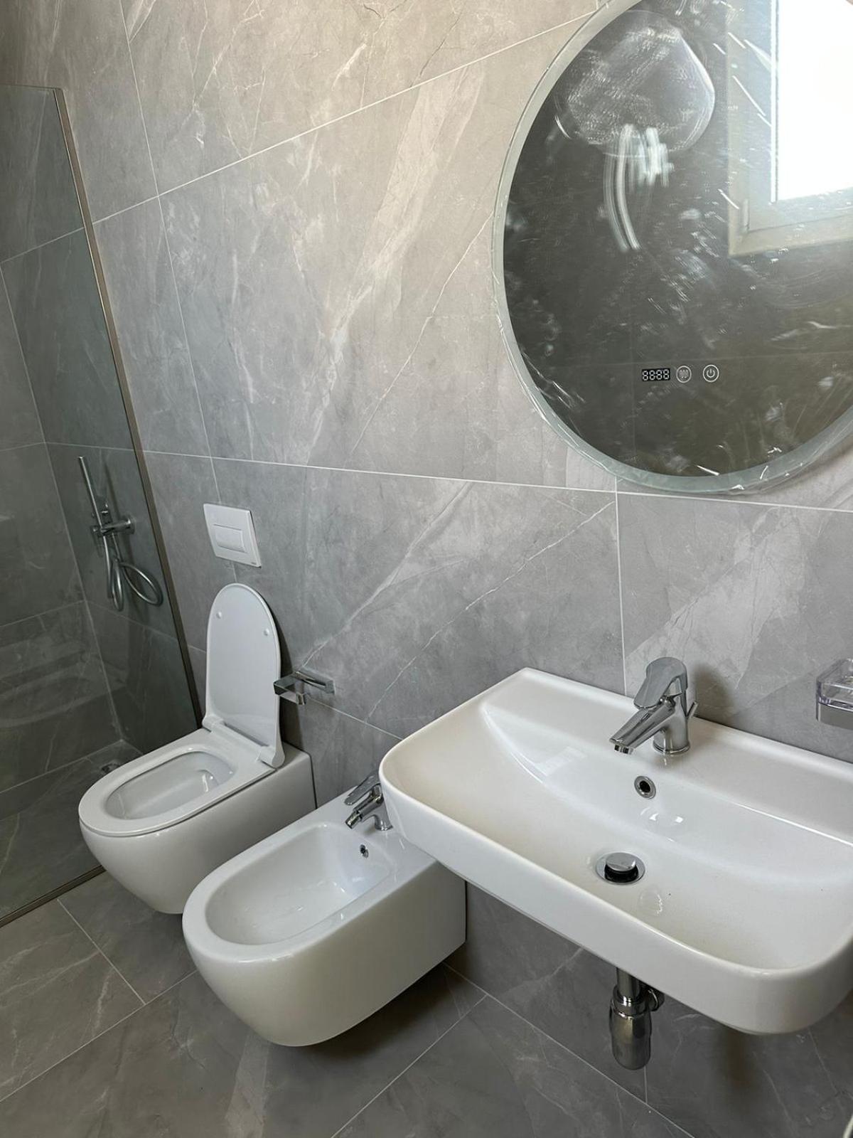Laid Hotel Влёра Экстерьер фото